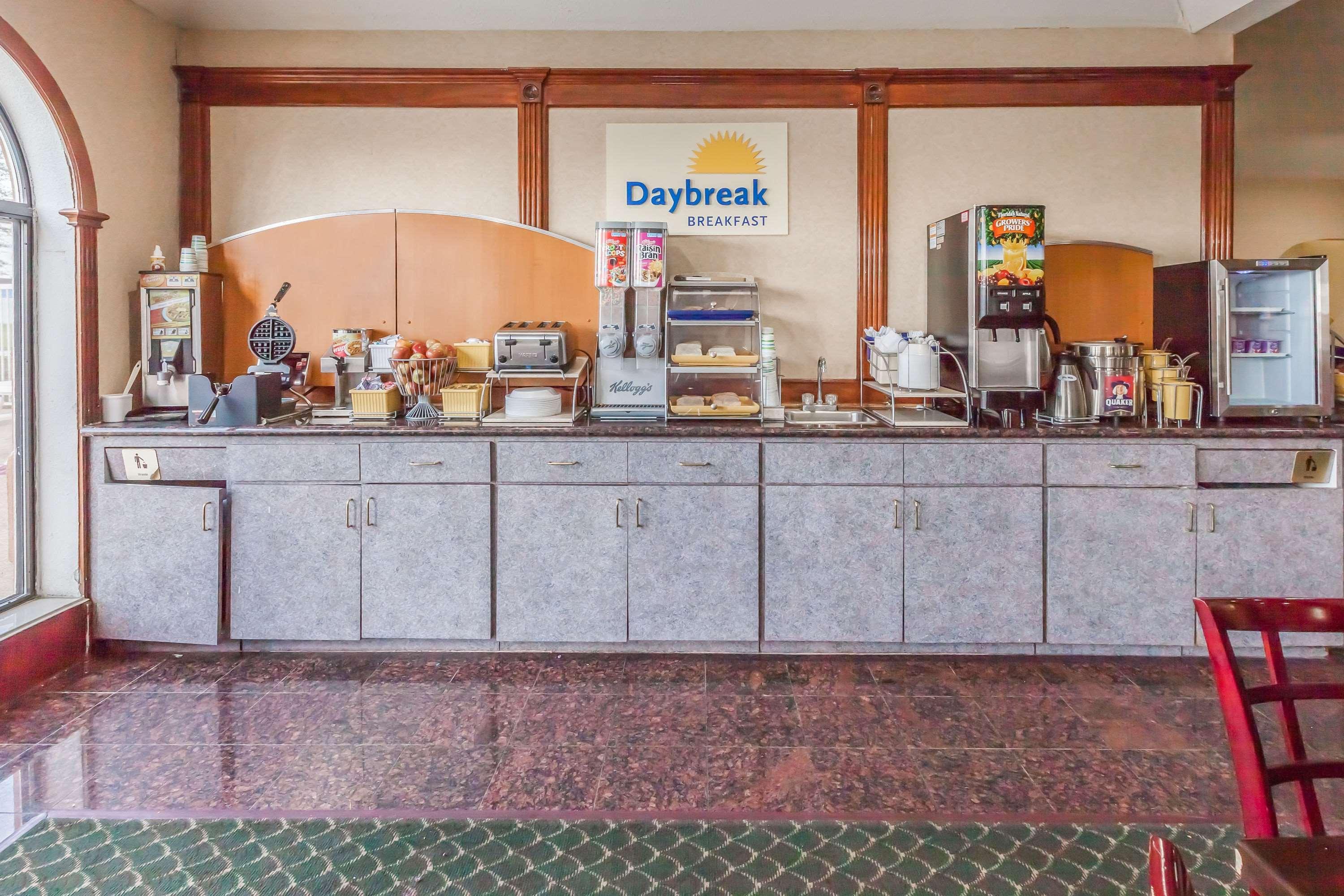 Days Inn & Suites By Wyndham Pasadena Dış mekan fotoğraf